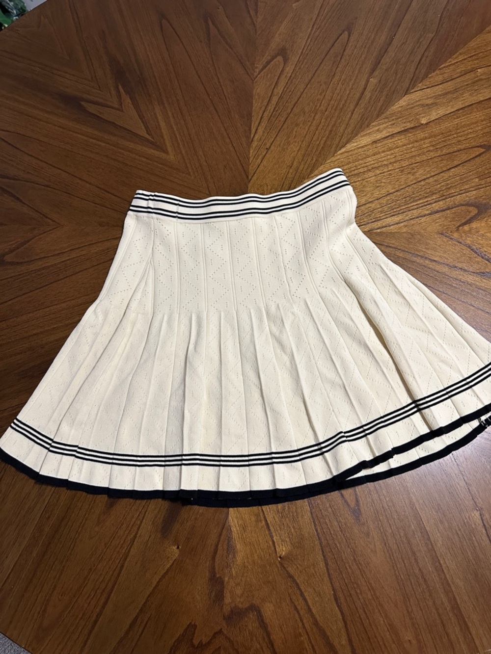 House of Harlow 1960 Cream Pleated Skirt with Black Trim